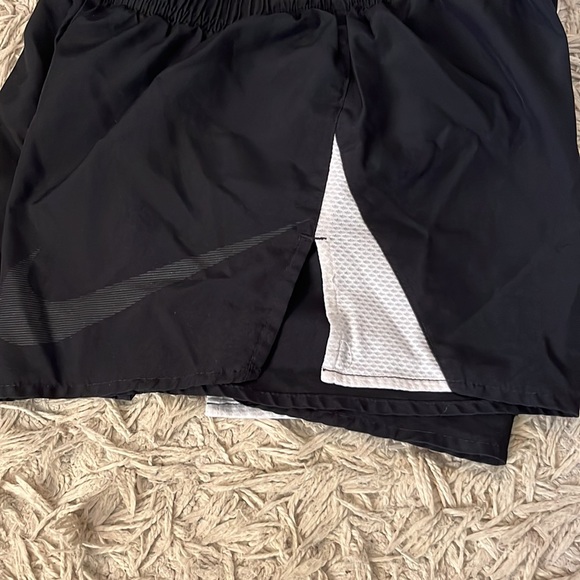 nike runner shorts size xs - Picture 3 of 3